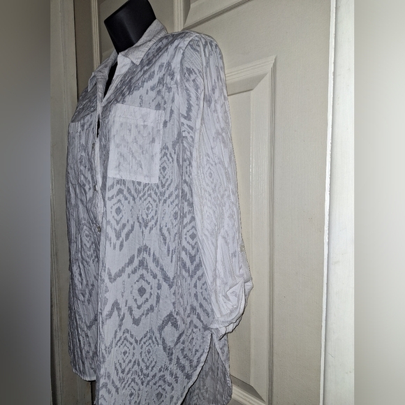 Chicos white button-down blouse 8-10 - Picture 3 of 7